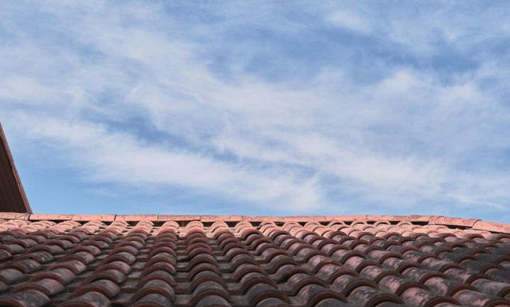 Pose de tuiles, Mers-sur-Indre